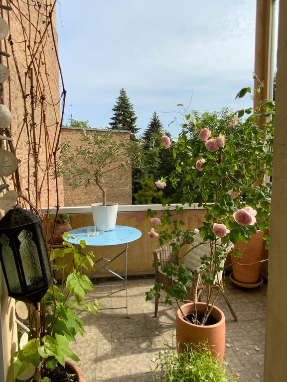 Jak przygotować balkon do odpoczynku w ciepłe dni